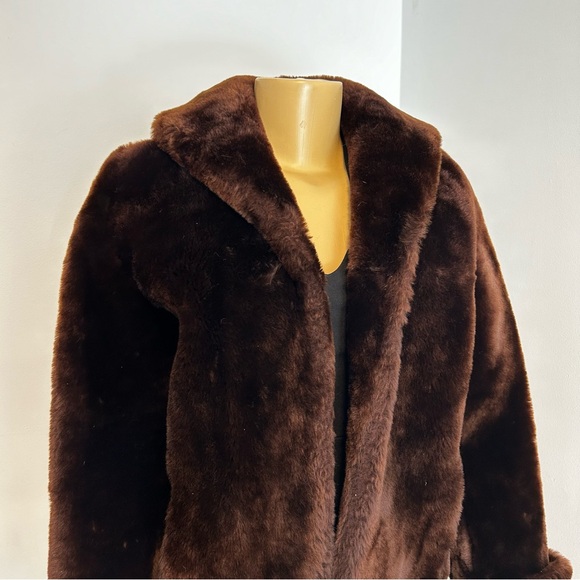 VINTAGE Hollands Brown Faux‎ Fur Coat Size Medium-Large - Picture 2 of 9